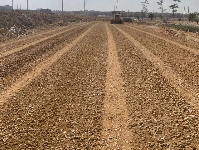 تفاصيل أحدث مشروعات الطرق والتطوير داخل مدينة الشروق.. بالصور