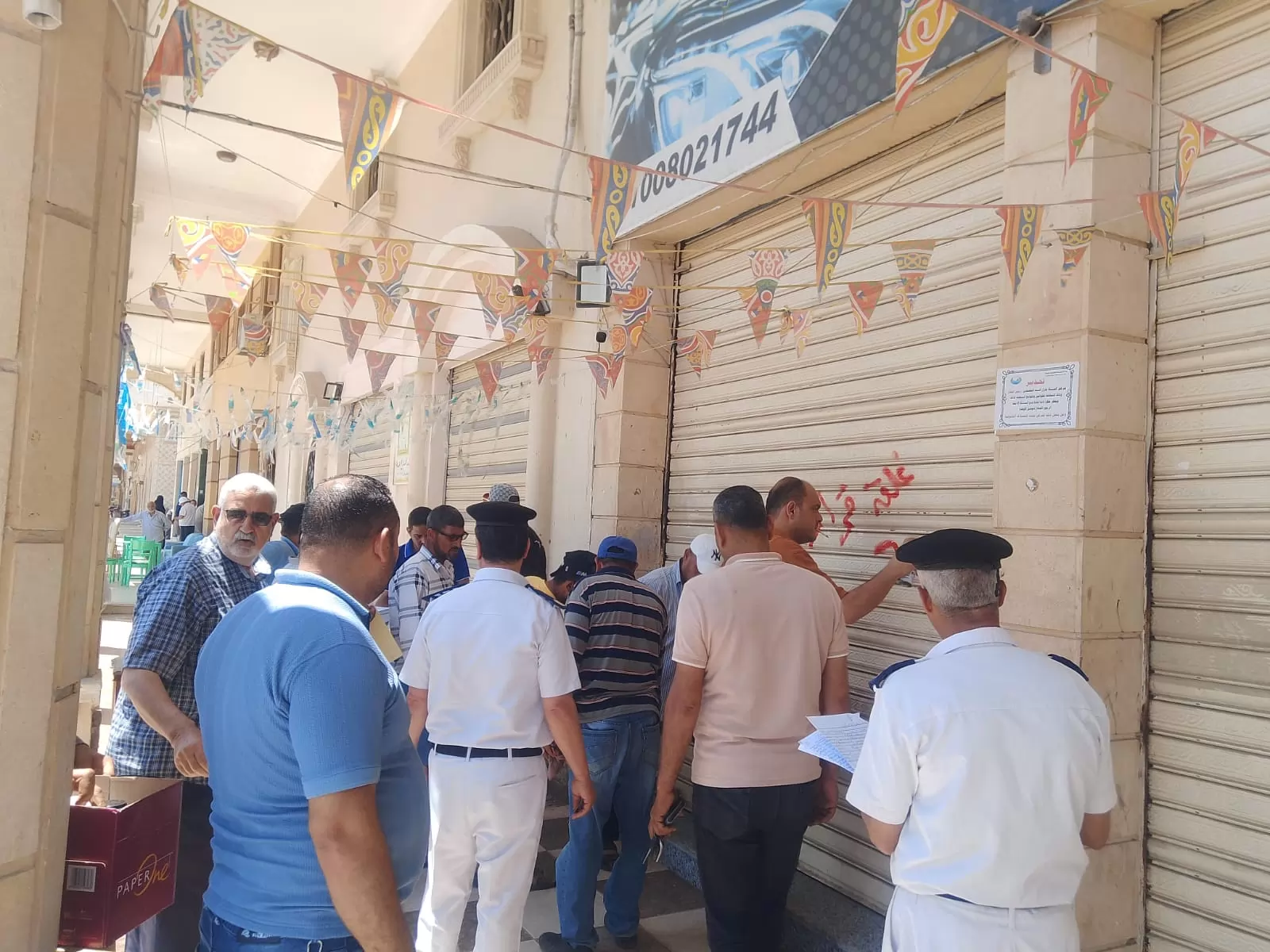 حملة مكبرة لغلق وتشميع المحال المخالفة بدمياط الجديدة
