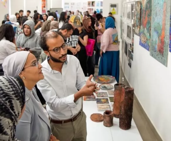 الجامعة المصرية الروسية تنظم معرض حصاد 4 بمشاركة 200 عمل فنى.. صو