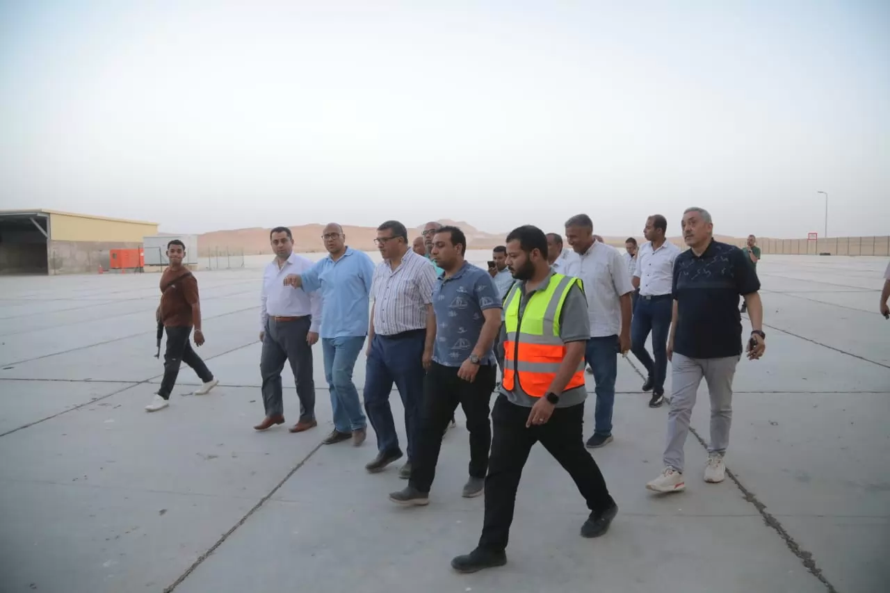 محافظ قنا يتفقد مصنع تدوير المخلفات الصلبة بقوص 