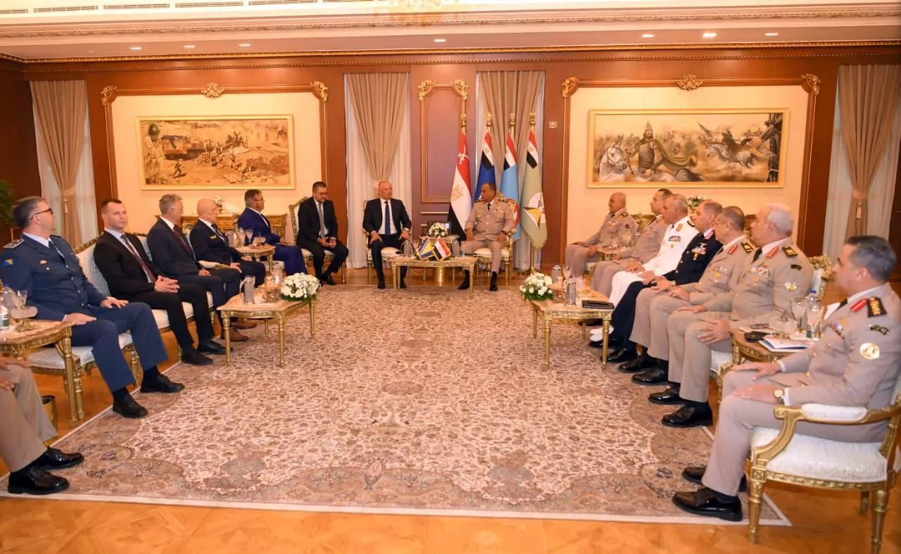وزير الدفاع يلتقى نائب رئيس الوزراء وزير دفاع البوسنة والهرسك  