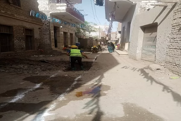 محافظ المنيا يتابع مشروع الصرف الصحي بقرية ريدة 