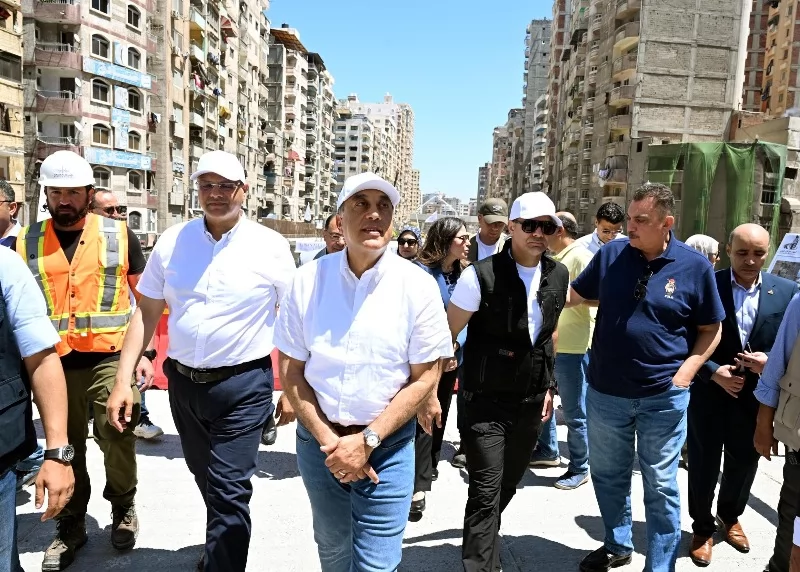 رئيس الوزراء يفتتح أعمال توسعة الكورنيش شرق مدينة الإسكندرية 