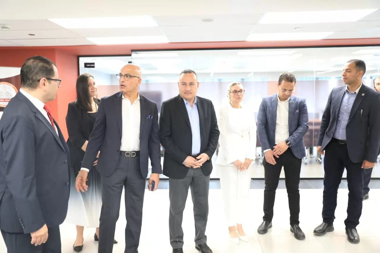 وزير التعليم العالي يتفقد مشروعات جامعة عين شمس التعليمية والطبية