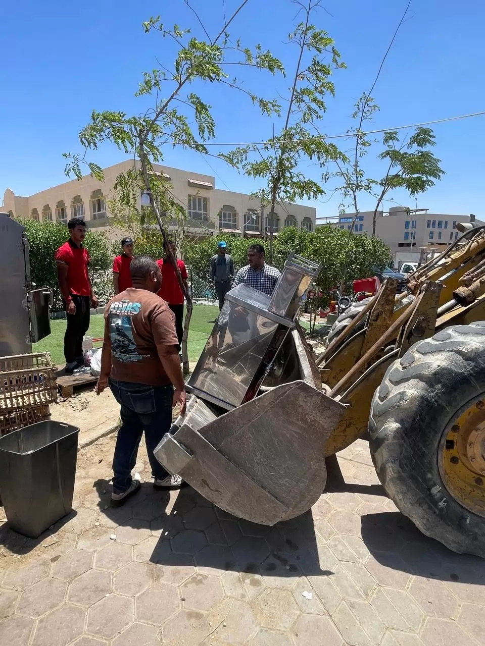 حملات مكثفة لضبط المخالفات بحي جاردينيا بالتجمع الثالث  .. صور