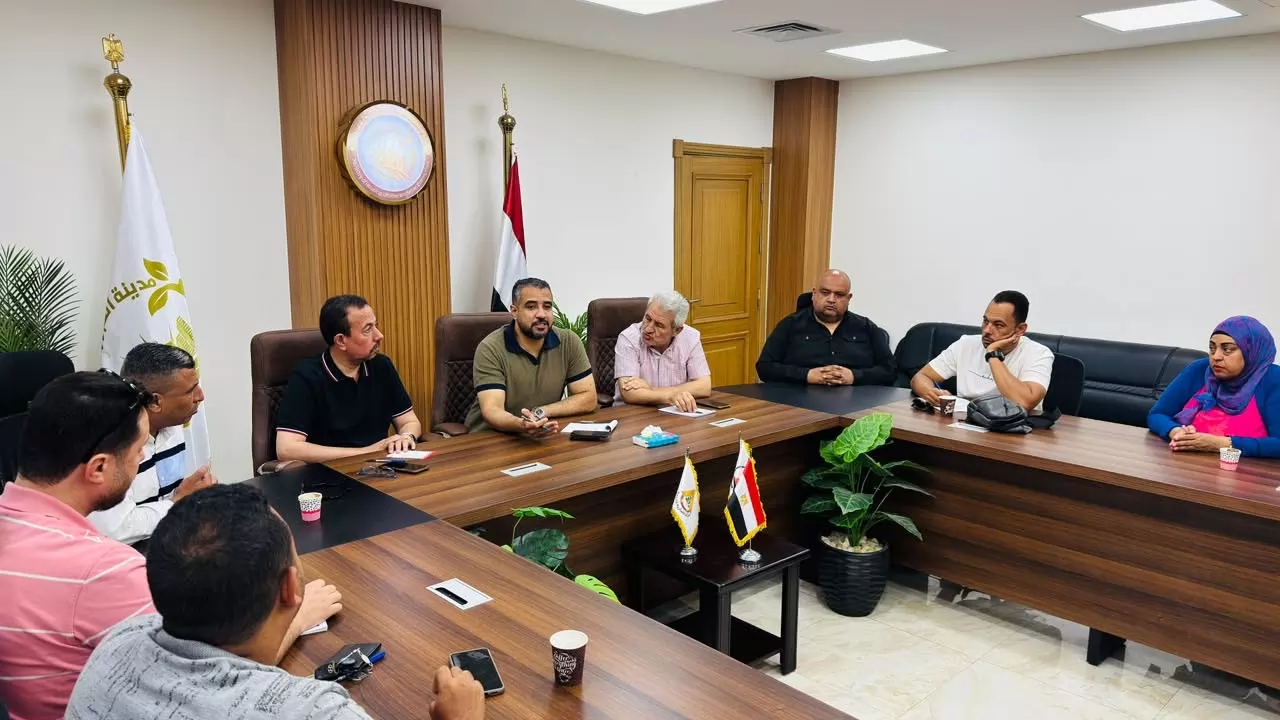  رئيس جهازالعبور الجديدة يلتقي بسكان حي النزهة لمناقشة مطالبهم 