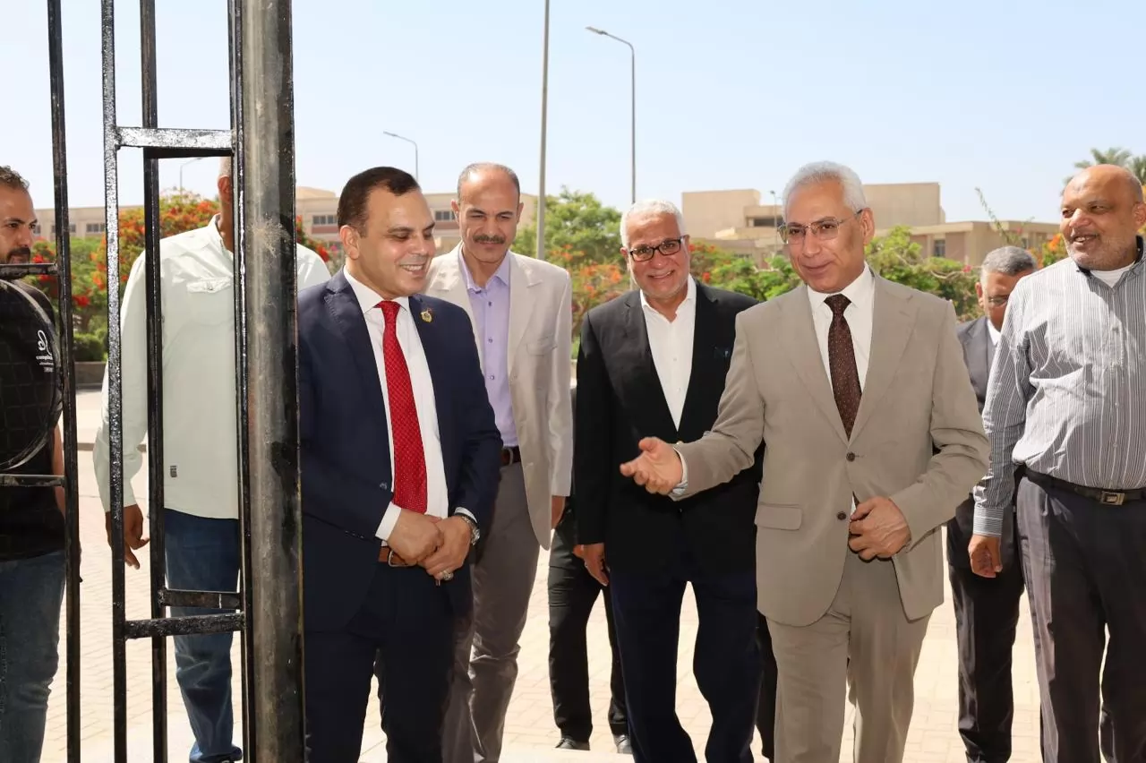  رئيس جامعة المنيا يتابع الامتحانات بكليتي علوم الرياضة والآداب 