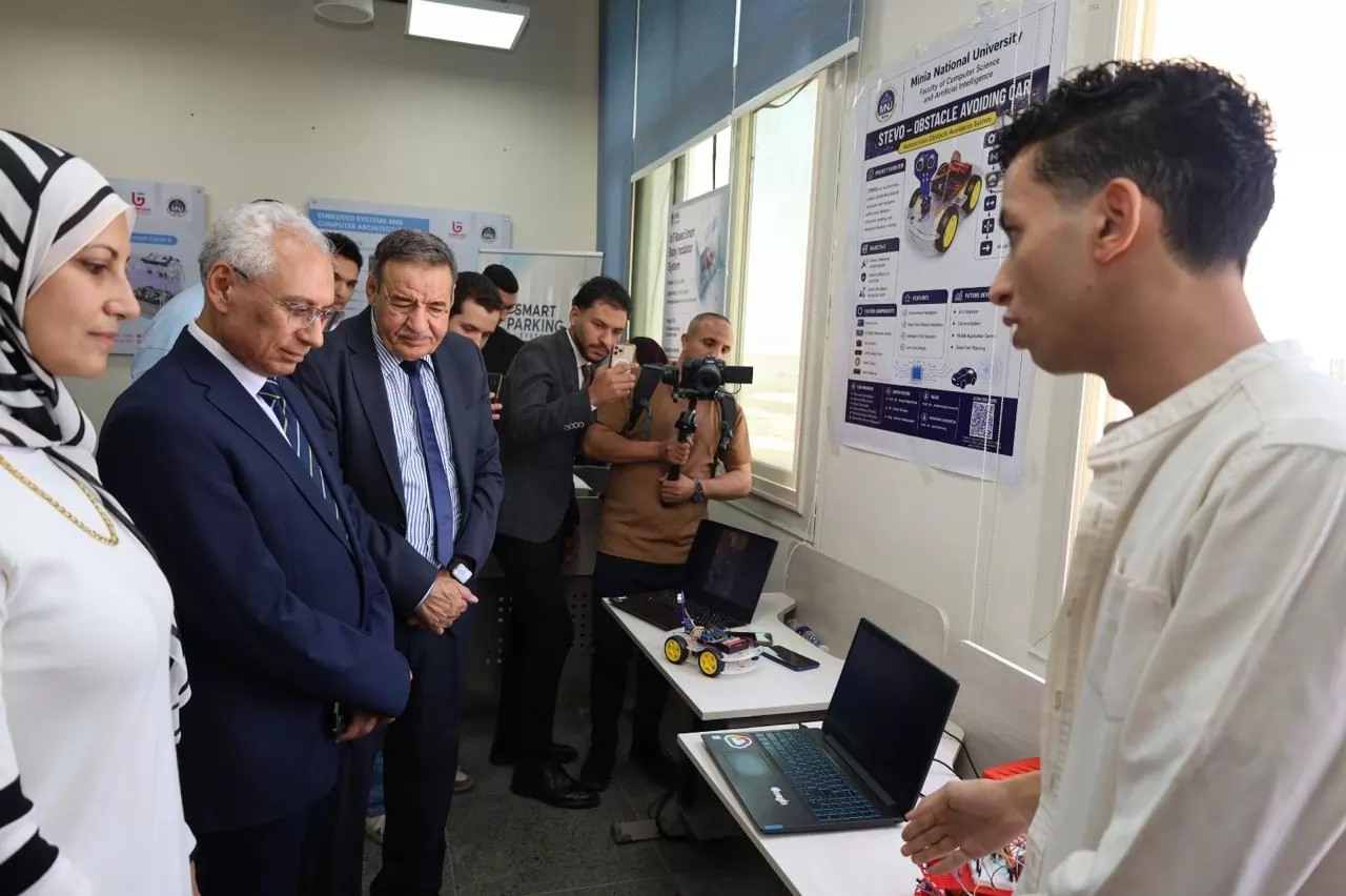 افتتاح معرض مشروعات تطبيقات الذكاء الاصطناعي لطلاب جامعة المنيا 