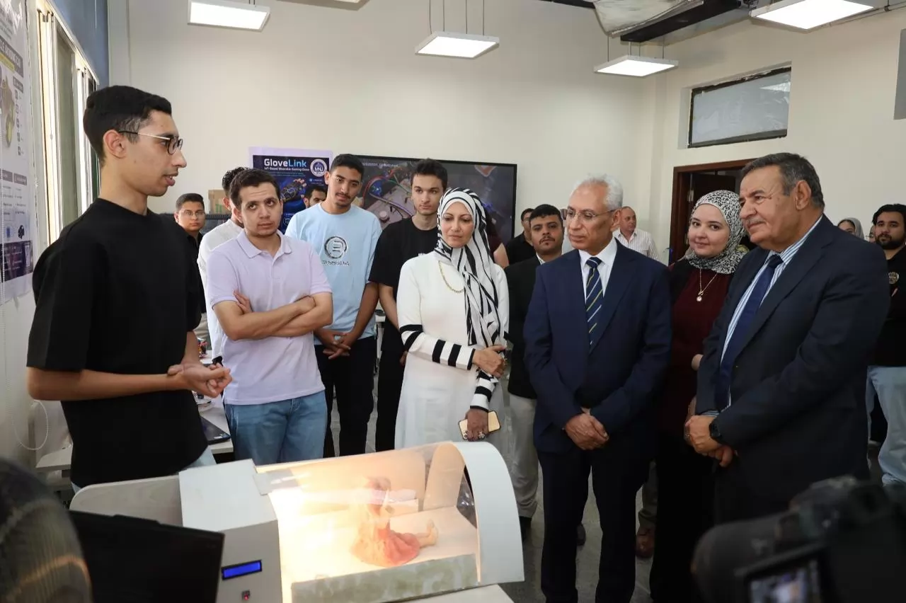 افتتاح معرض مشروعات تطبيقات الذكاء الاصطناعي لطلاب جامعة المنيا 