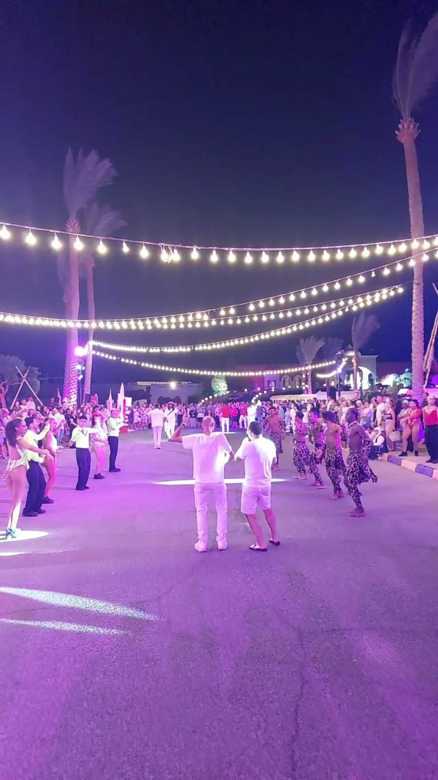 ​مهرجان الشارع بالغردقةيجذب السياح ويعززرسائل الأمان بالبحرالأحمر