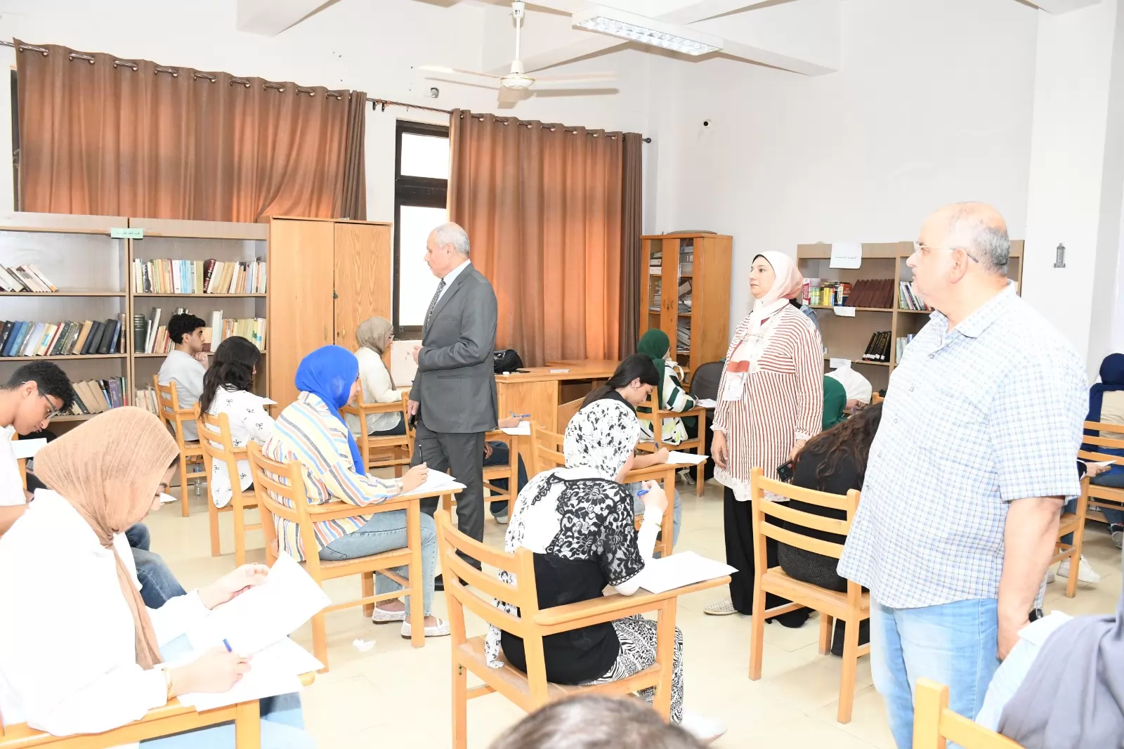 780 طالبًا يؤدون امتحانات الفرقتين الثالثة والرابعة بألسن القناة 