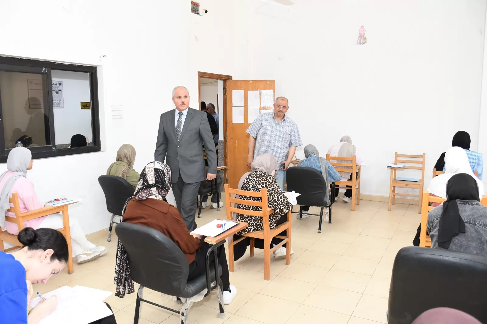 780 طالبًا يؤدون امتحانات الفرقتين الثالثة والرابعة بألسن القناة 