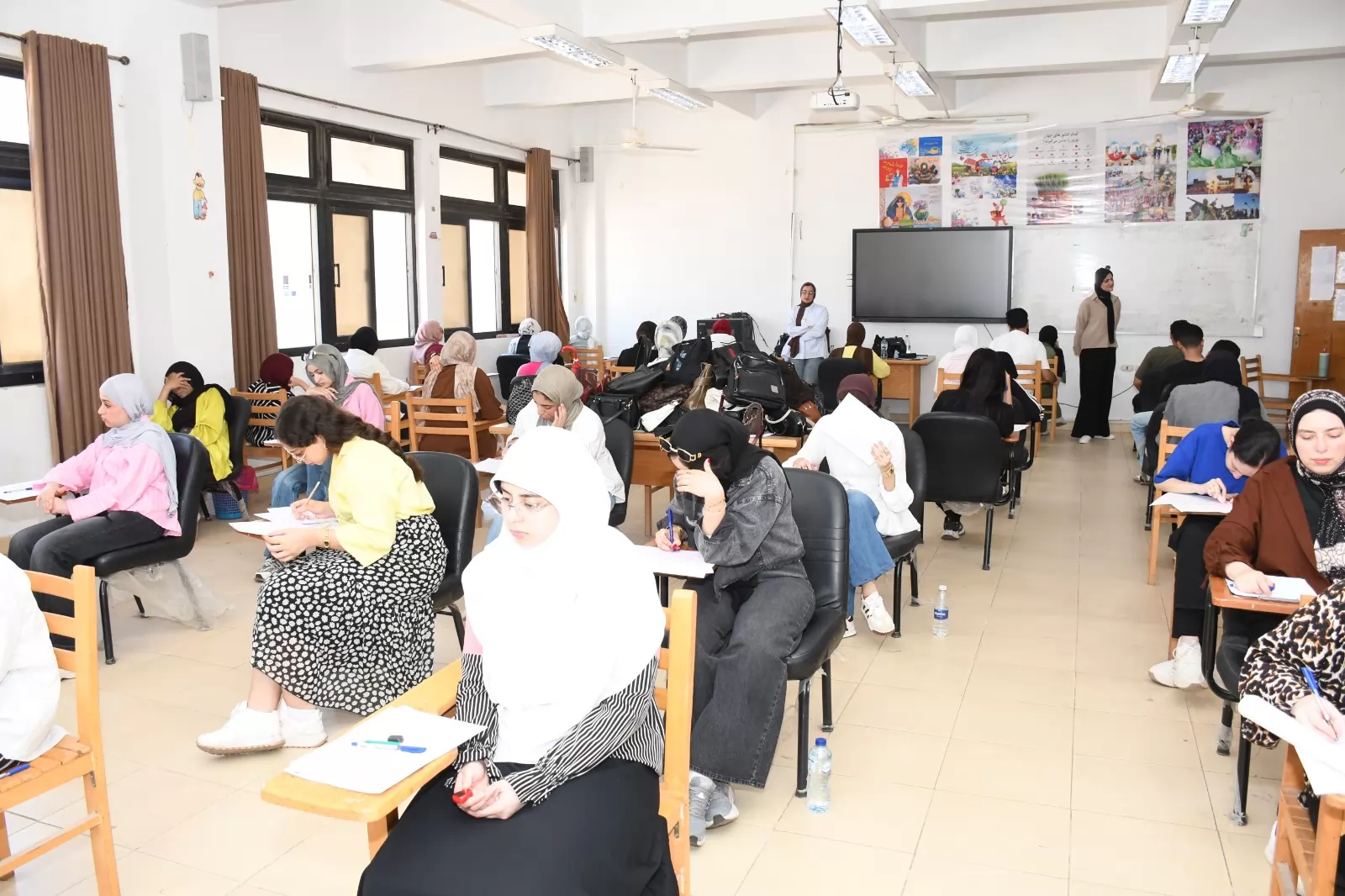 780 طالبًا يؤدون امتحانات الفرقتين الثالثة والرابعة بألسن القناة 