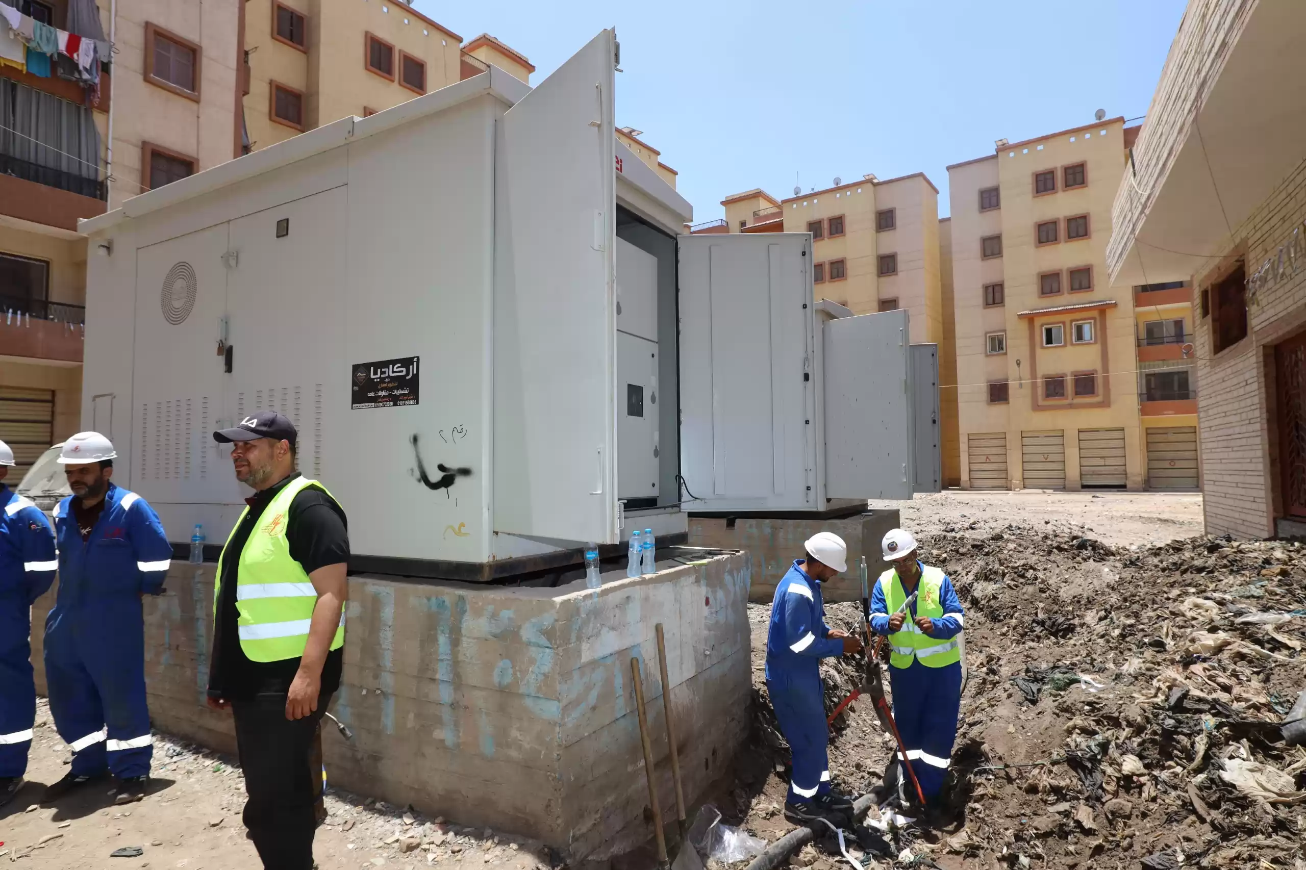  محافظ كفرالشيخ يتفقد أعمال تغذية الكهرباء 
