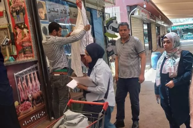 جهاز بدر والبيطرى والتموين يضبطون 57 كيلو لحوم وتحرير 2 محضر.. صو