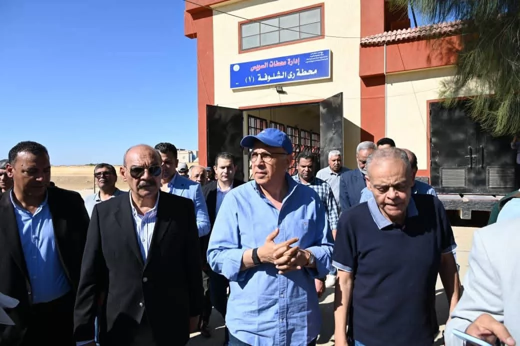 وزير الري يتفقد محطات الرفع بالسويس..صور