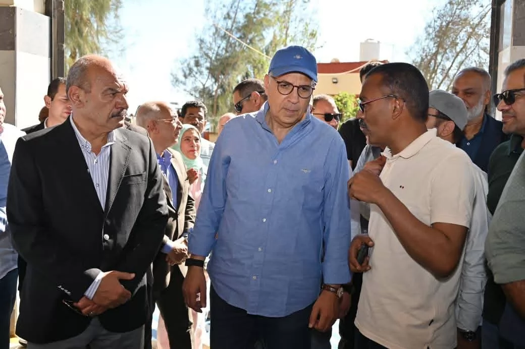 وزير الري يتفقد محطات الرفع بالسويس..صور