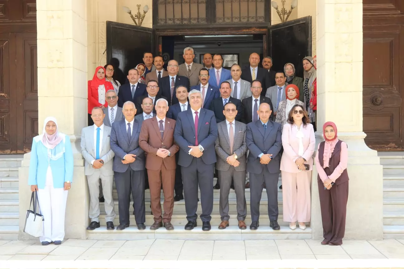 برنامج تدريبي متكامل لإعداد المرشحين لشغل منصب رئيس جامعة