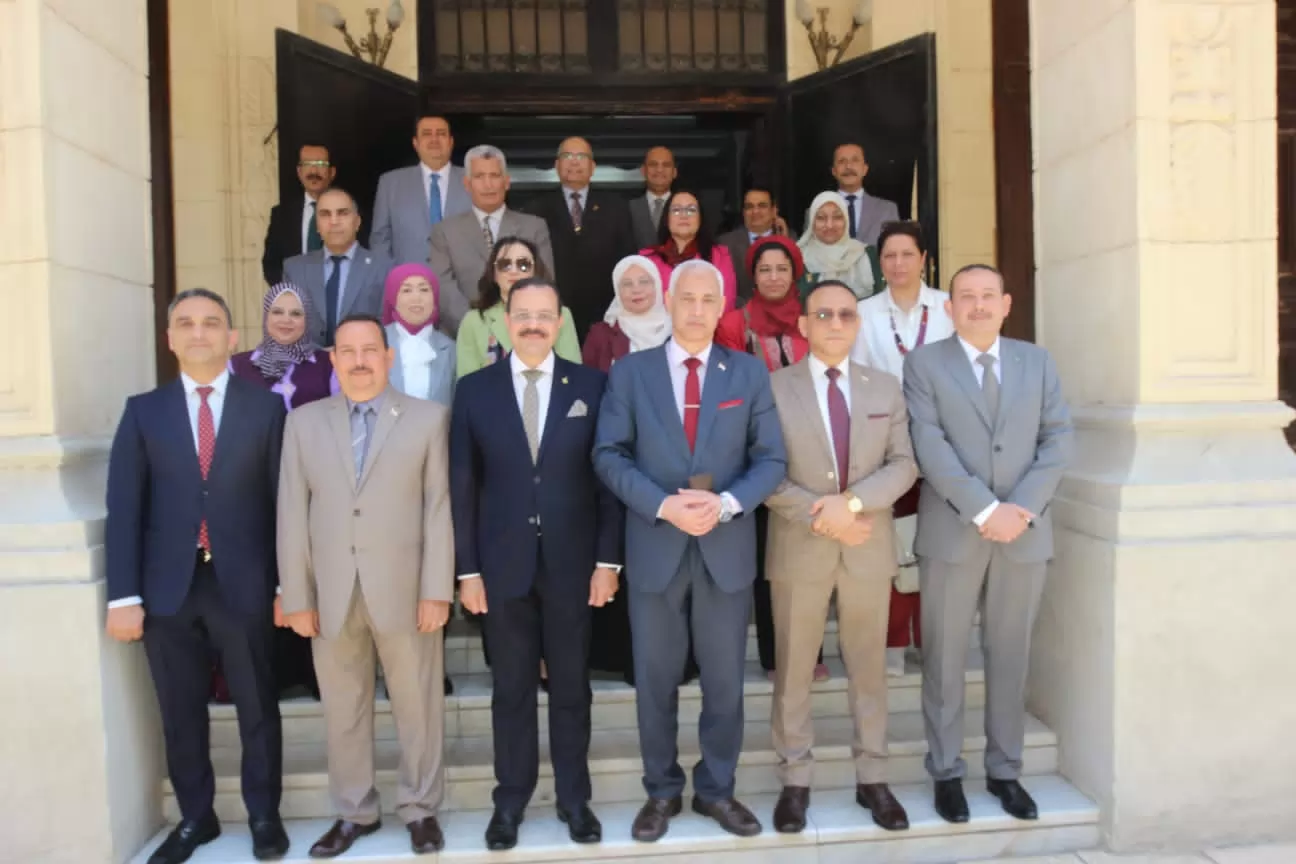 برنامج تدريبي متكامل لإعداد المرشحين لشغل منصب رئيس جامعة