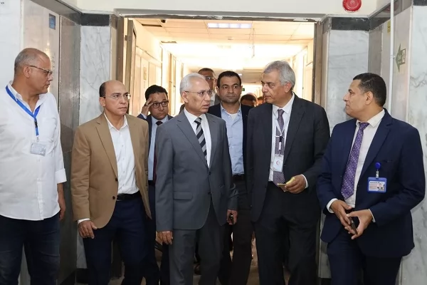 رئيس جامعة المنيا يتفقد اعمال التطوير  لمستشفى القلب والصدر 