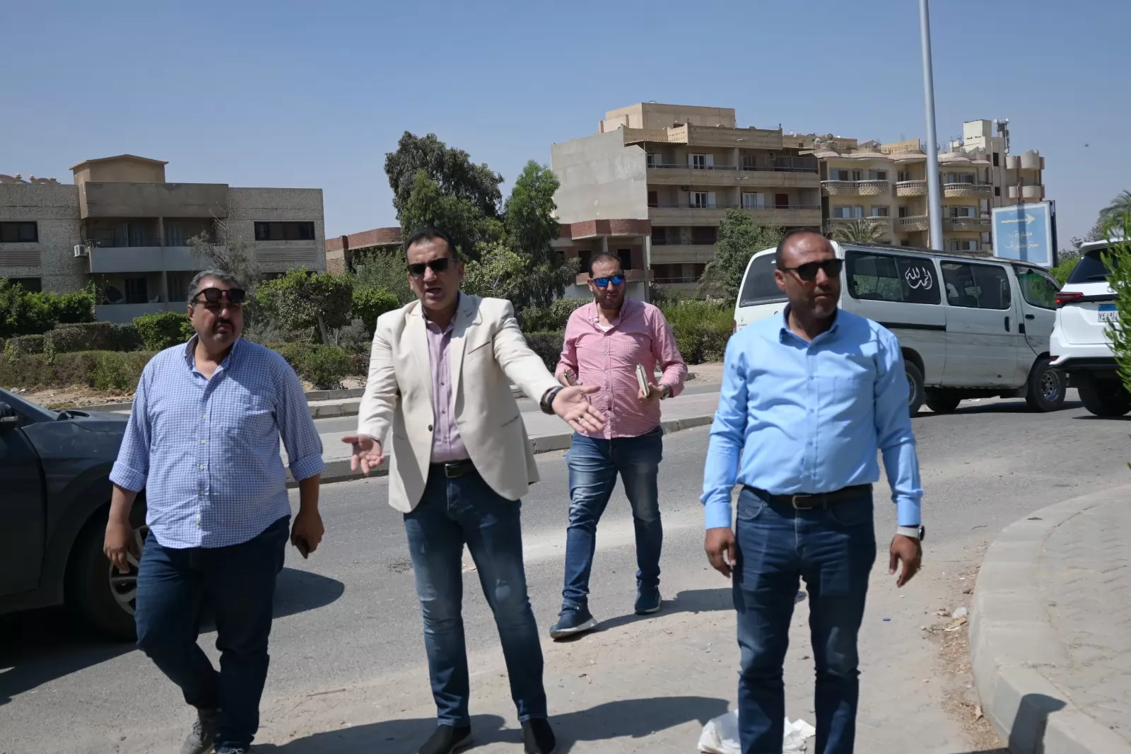 رئيس جهاز العاشر من رمضان يتابع أعمال التطوير بالحي الثاني