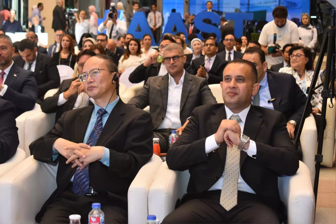 رئيس جهاز العلمين الجديدة يستعرض فرص الاستثمار بالمدينة .. صور