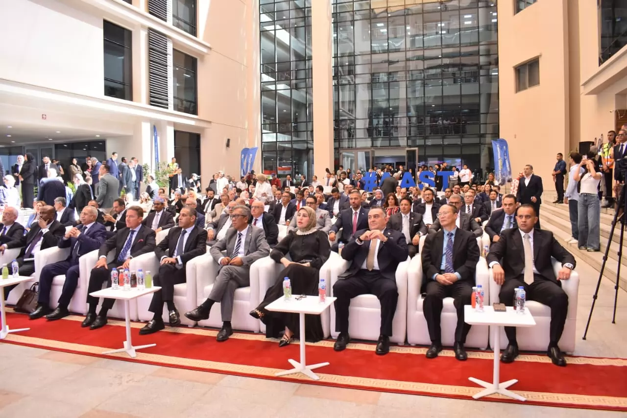 رئيس جهاز العلمين الجديدة يستعرض فرص الاستثمار بالمدينة .. صور