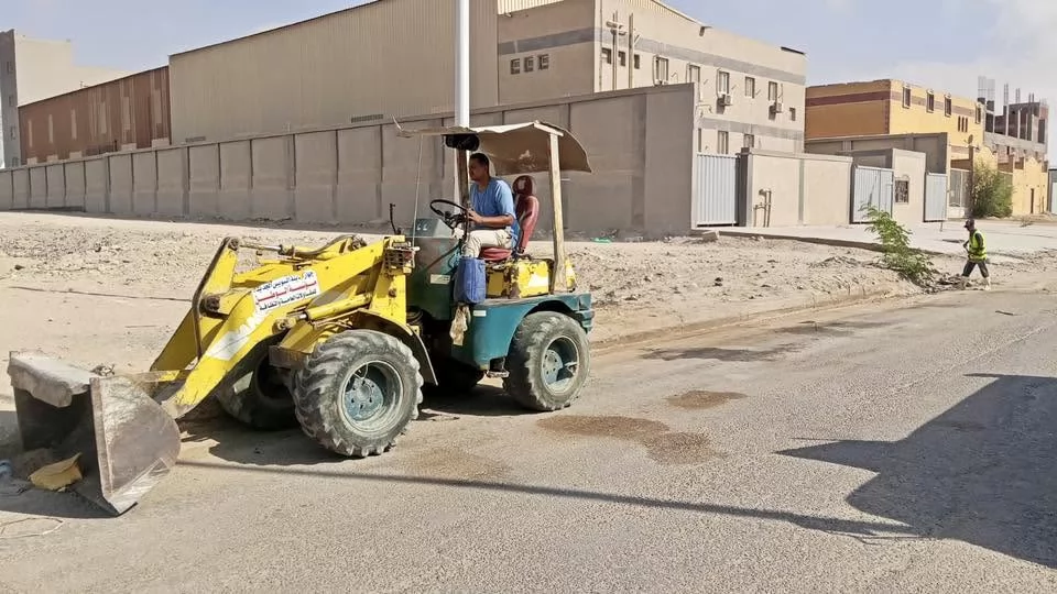 رئيس جهاز السويس الجديدة تتابع حملات النظافة بالحي الصناعي