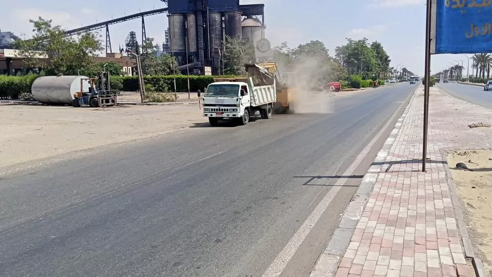 رئيس جهاز السويس الجديدة تتابع حملات النظافة بالحي الصناعي