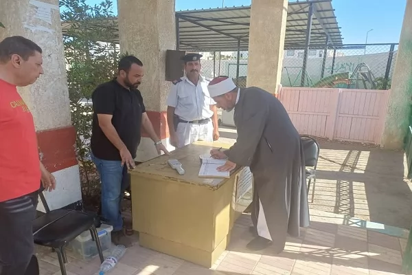 رئيس منطقة جنوب سيناء الأزهرية يتابع امتحانات الثانوية الازهرية