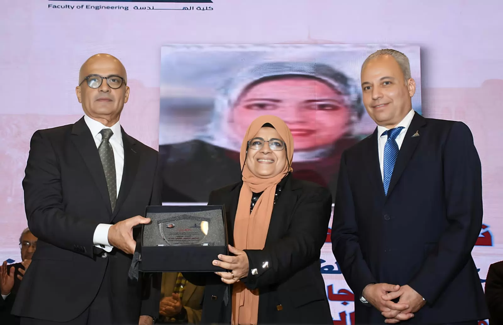 رئيس جامعة عين شمس يشهد فعاليات المؤتمر العلمي لكلية الهندسة