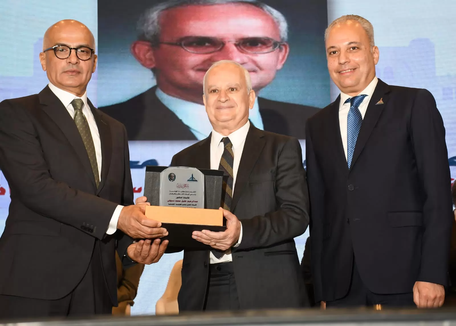 رئيس جامعة عين شمس يشهد فعاليات المؤتمر العلمي لكلية الهندسة