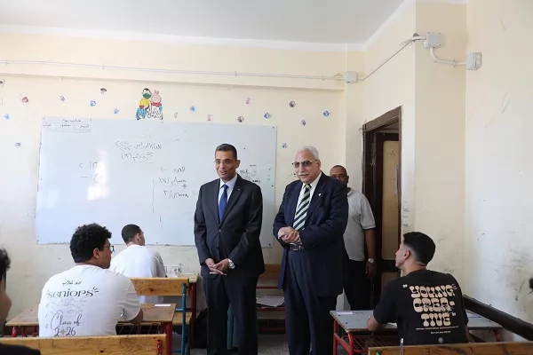 محافظ البحر الأحمر يتفقد لجان الثانوية العامة بالغردقة 