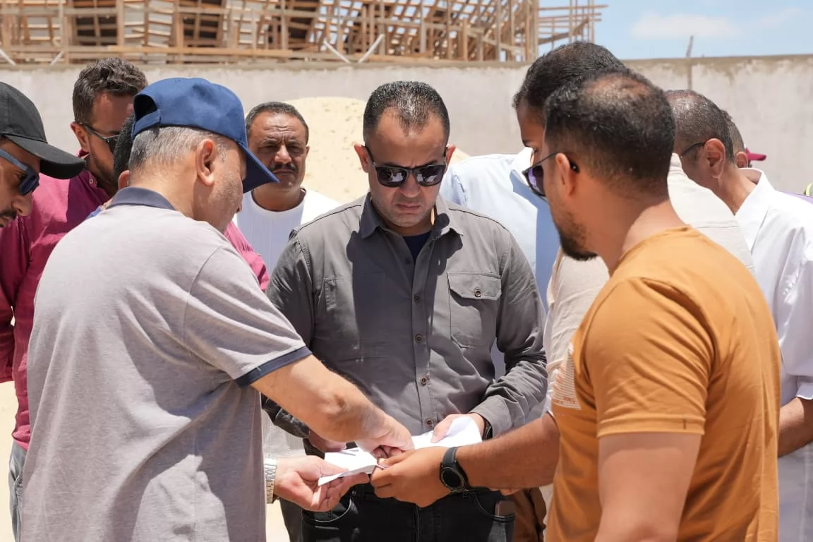 رئيس جهاز العلمين الجديدة.. يتابع معدلات تنفيذ أعمال الطرق والمرا