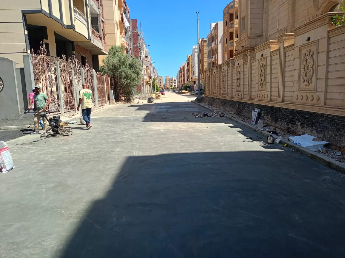 رئيس جهاز العلمين الجديدة.. يتابع معدلات تنفيذ أعمال الطرق والمرا