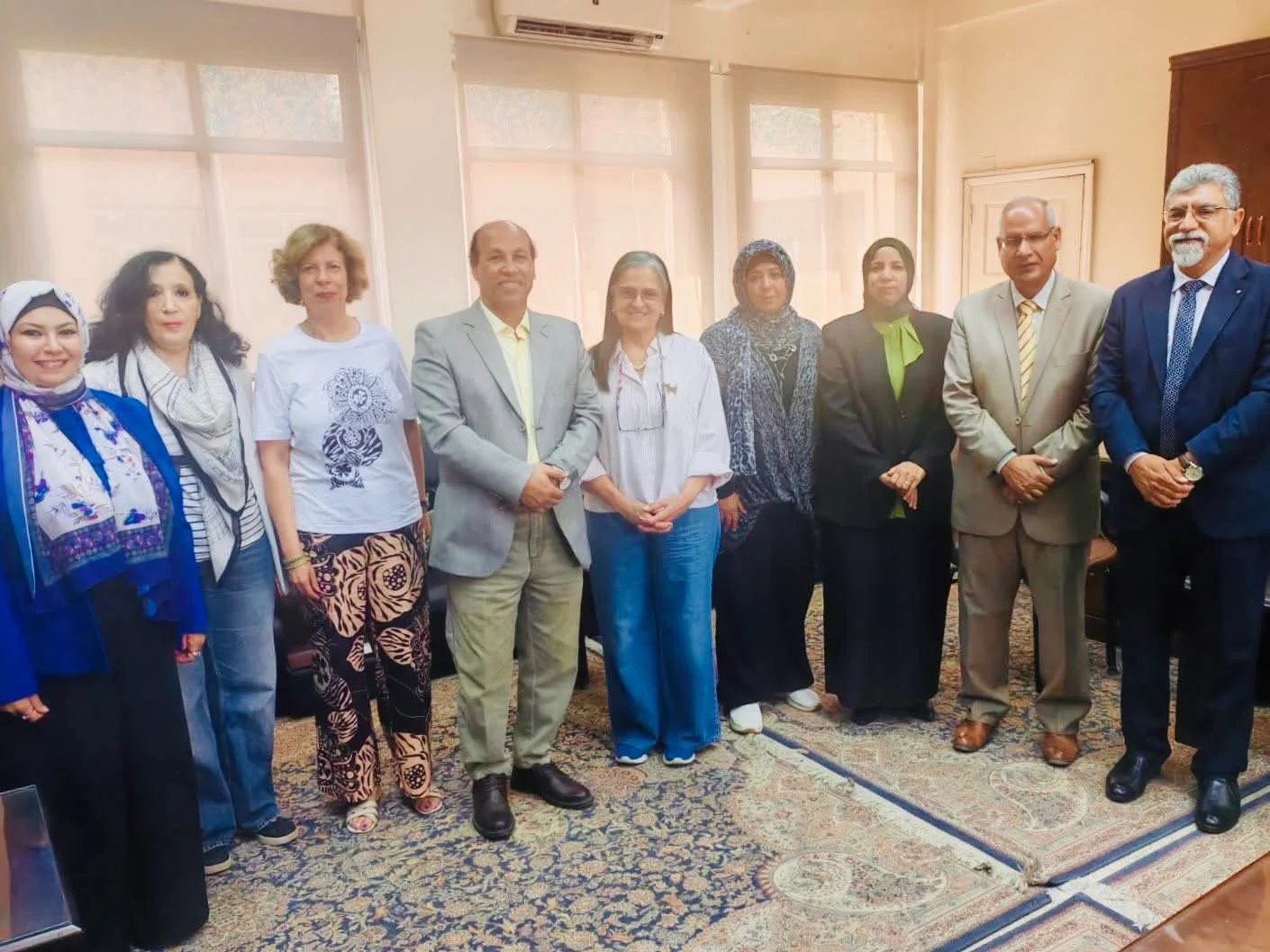 كلية الآداب بجامعة العاصمة تطلق حملة لتطعيم الكلاب 