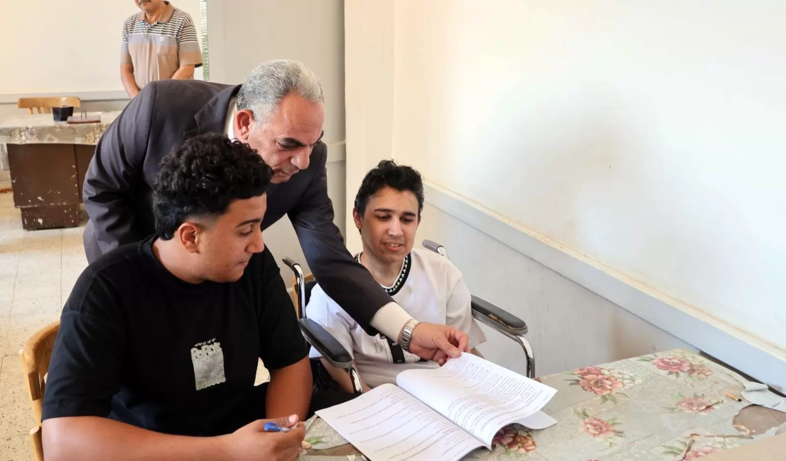 محافظ الإسماعيلية يتفقد لجان امتحانات الثانوية العامة في فايد.صور