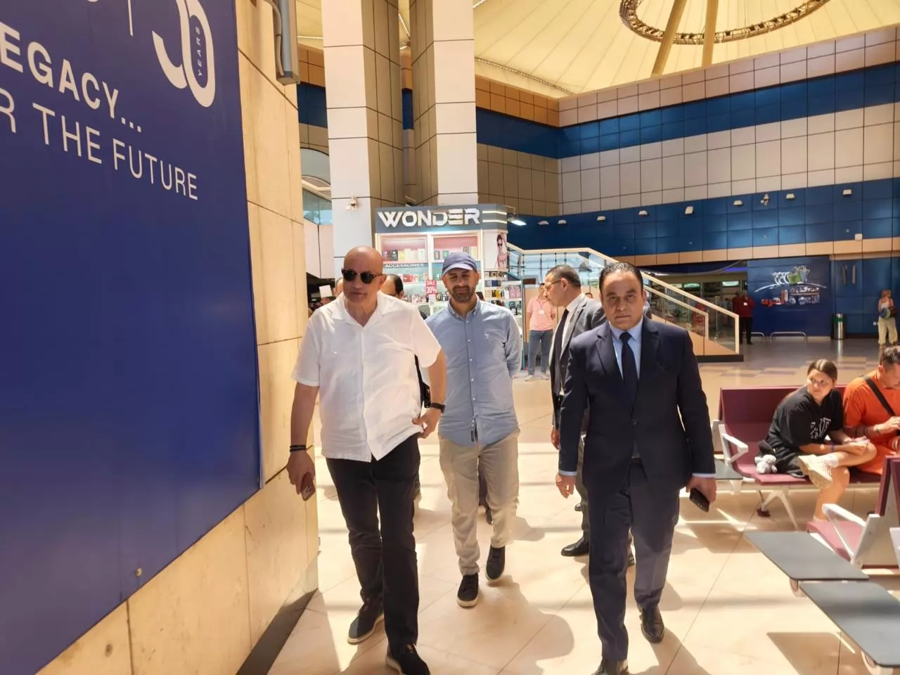 النشار يتابع مشروعات التطوير بمطاري شرم الشيخ والغردقة