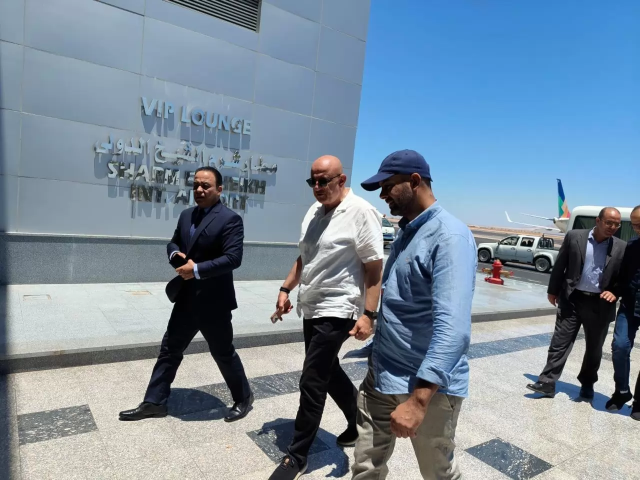 النشار يتابع مشروعات التطوير بمطاري شرم الشيخ والغردقة
