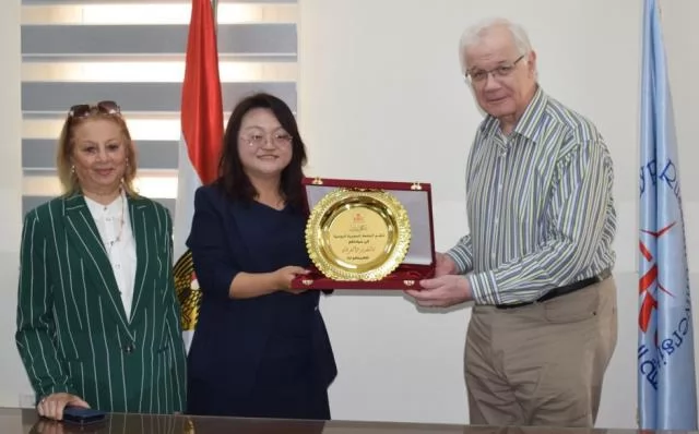 تفاصيل زيارة وفد سفارة الصين فى كلية الألسن بالجامعة المصرية الرو