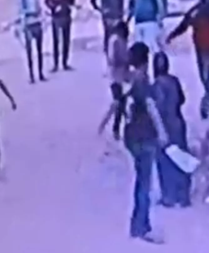 الأمن يضبط شقيقين ظهرا في فيديو بلطجة وأسلحة بيضاء بمركز قطور 