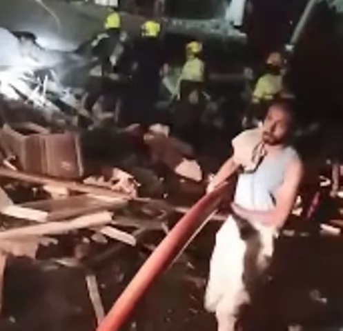 مصرع وإصابة 14 وأنهيار مبنى بالكامل فى حريق ورشة بمنشأة ناصر