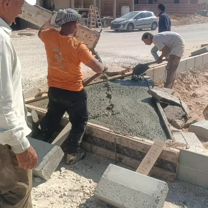 جهاز القاهرة الجديدة يرفع كفاءة الطرق في بيت الوطن