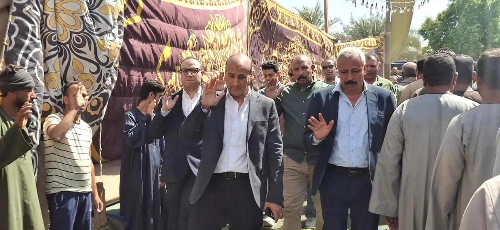 محافظ اسيوط يترأس وفدا رسميا لتعزية اسر الاطفال الضحايا
