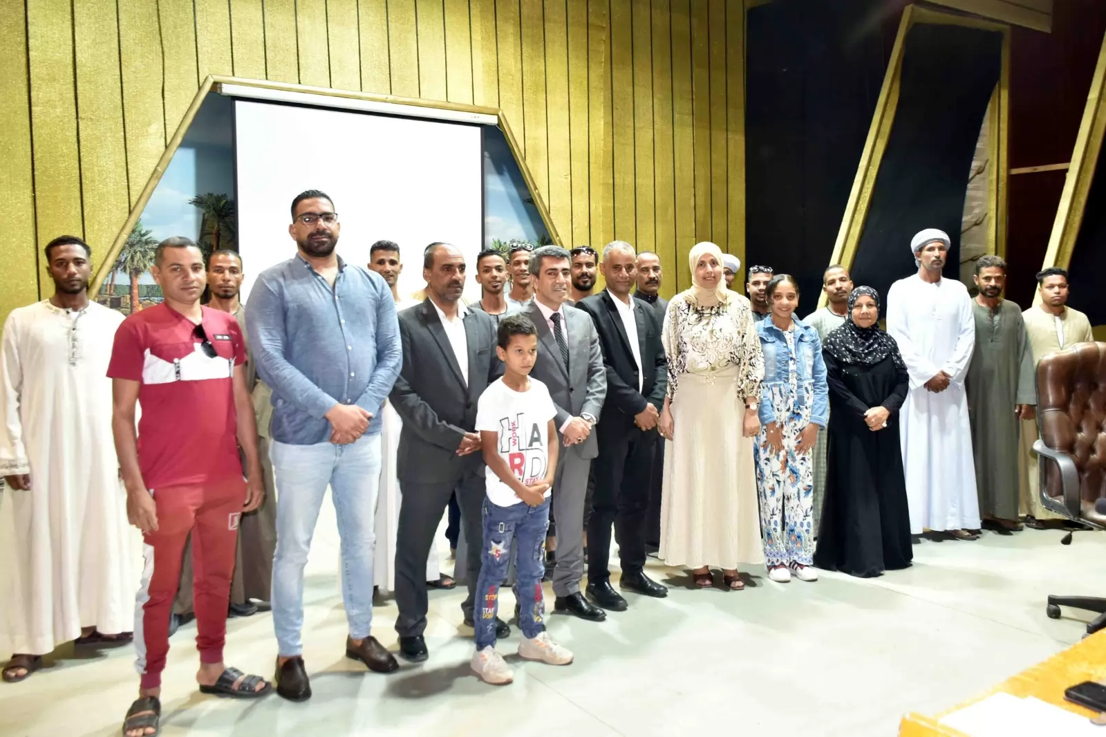 قرعة علنية لإختيار ٣٦ خط سير جديد بالأقصر 