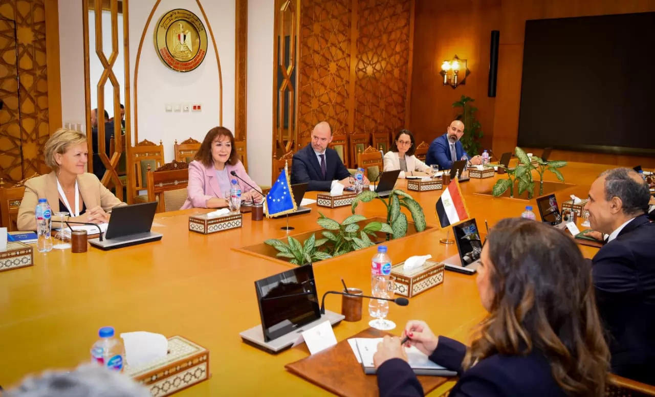 وزير الخارجية يُجري مشاورات سياسية مع المفوضة الأوروبية للمتوسط