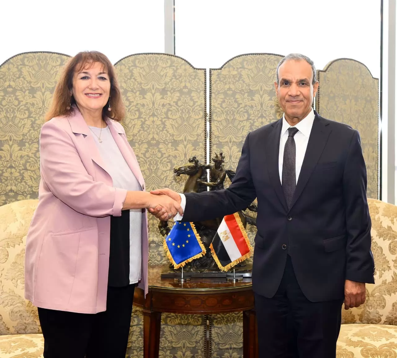 وزير الخارجية يُجري مشاورات سياسية مع المفوضة الأوروبية للمتوسط