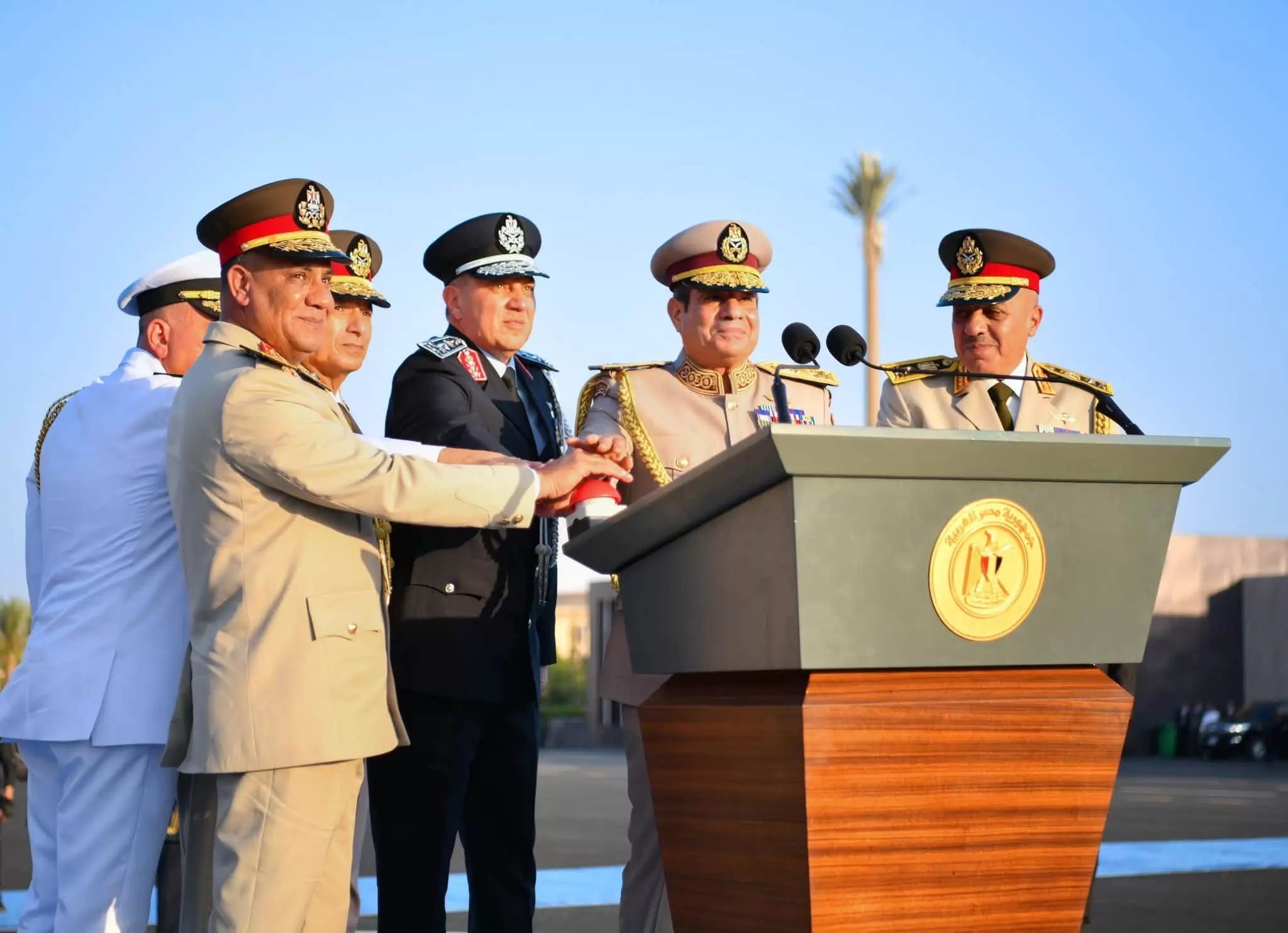 الرئيس السيسي: نعمل بكل ما أوتينا من قوة وعزيمة لبناء الدولة المص