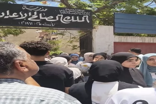تفاؤل وفرحة طلاب الثانوية العامة بالدقهلية عقب امتحان الانجليزي