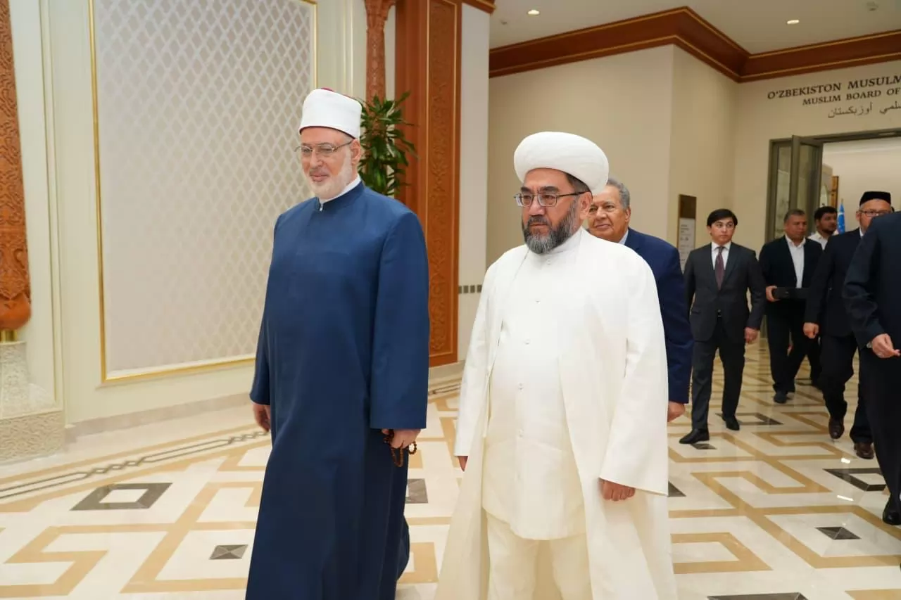 الضويني يلتقي مفتي أوزبكستان ويؤكدان عمق العلاقات الأزهرية 